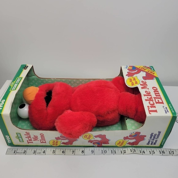 $_12.JPG?set_id=880000500F Tickle me elmo doll 1996 vintage w box